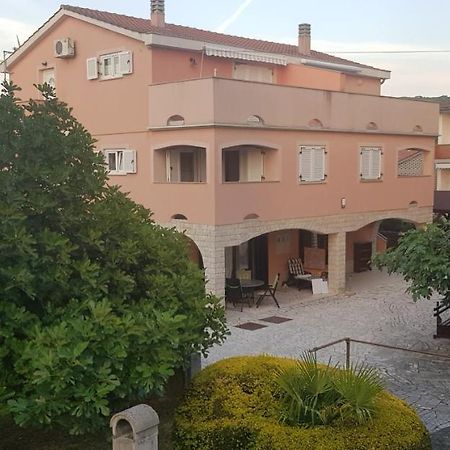 Apartments Ivanka G Malinska Exterior foto