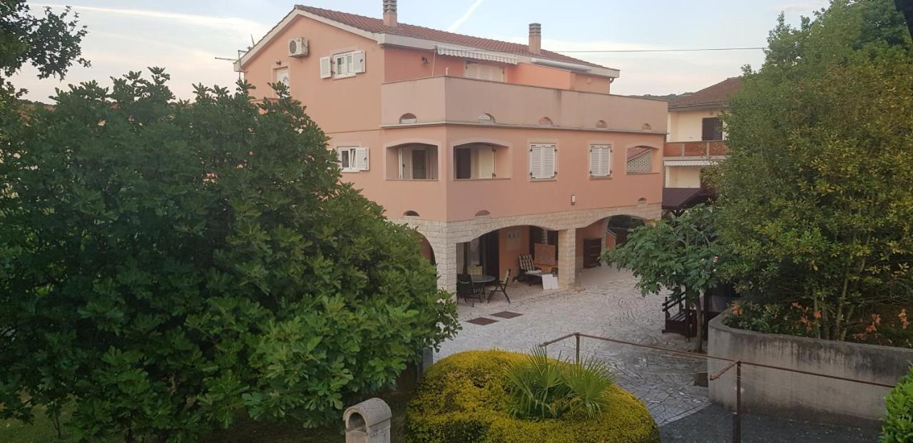 Apartments Ivanka G Malinska Exterior foto